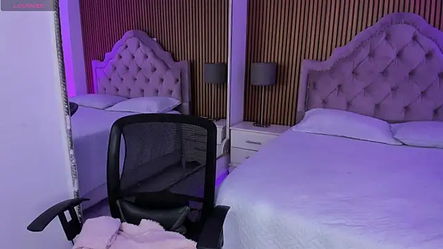 Starbutterflyy  online show from December 4, 4:15 am