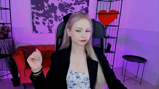 AvaDaviis online show from October 6, 2:23 pm