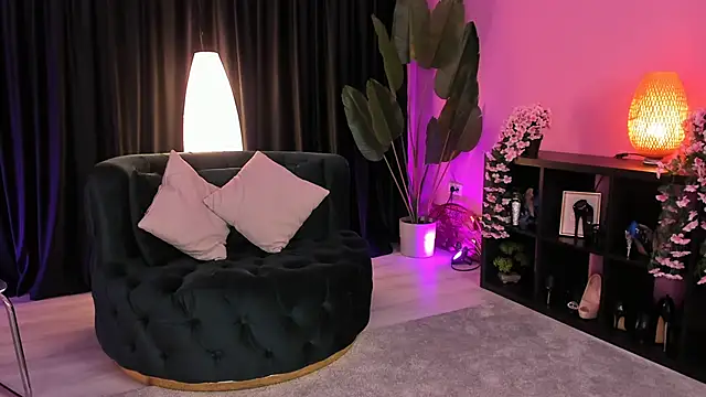 KimP0ssible online show from December 3, 3:58 pm