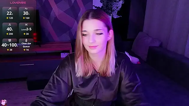 Snapshot of Sandy_Belle chatting on September 27, 9:55 pm Sandy Belle online show from September 27, 9:55 pm