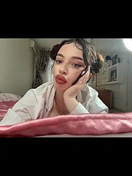 Hannah xBaby online show from November 12, 8:45 am