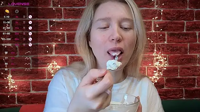 CitrusBlissss online show from January 19, 3:25 am