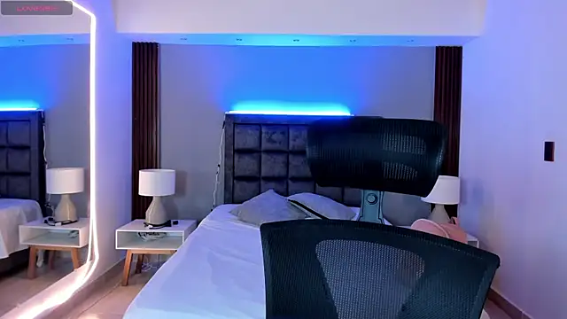 AidaJones online show from November 22, 12:30 pm