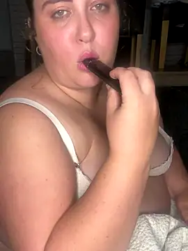 Snapshot of roxey-1997 chatting on September 18, 7:12 pm roxey-1997 online show from September 18, 7:12 pm