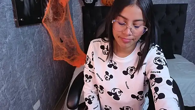 eileen  hills online show from October 27, 6:57 pm