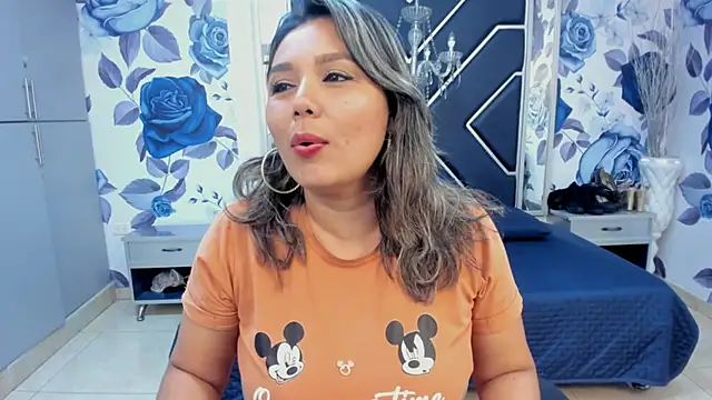 LatinaHoleQueen online show from September 15, 2:36 pm