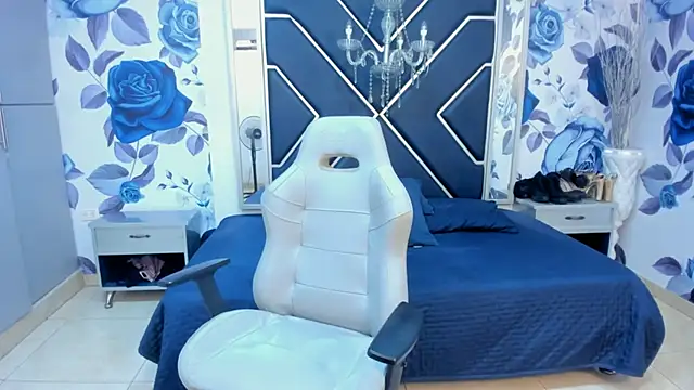 LatinaHoleQueen online show from September 24, 2:38 pm