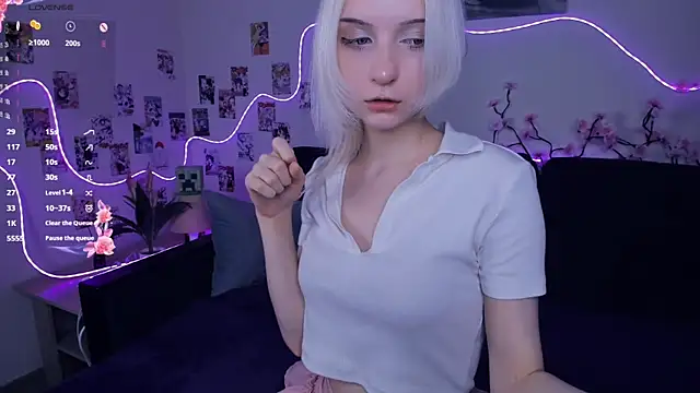 Megan--chan online show from November 14, 7:25 pm