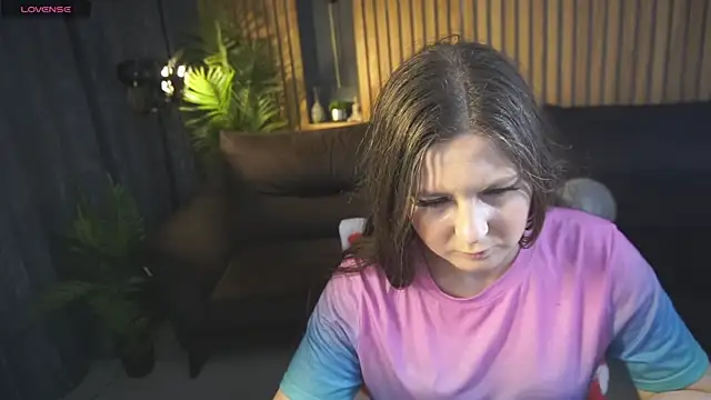 CraveeDoll online show from February 20, 7:15 pm