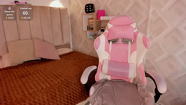 Clhoe Johnson online show from February 25, 12:48 pm