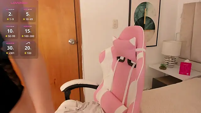 Clhoe Johnson online show from September 29, 1:16 pm