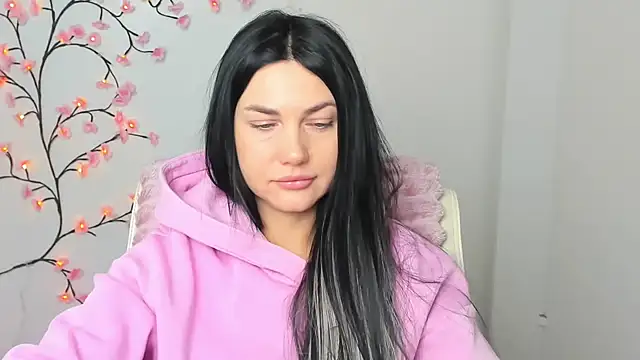 Lune Moon online show from January 13, 6:30 am