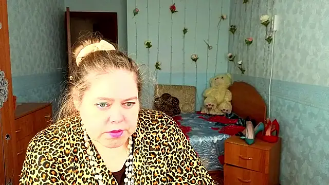 Audrey Aura online show from October 15, 6:05 am