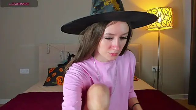 cutienaughtygirl online show from October 25, 9:28 am