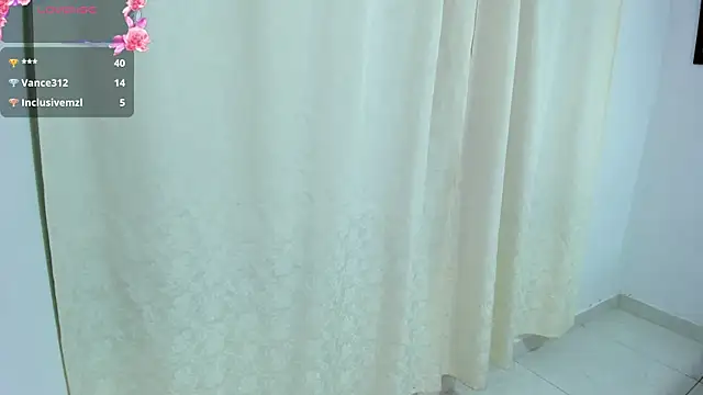 EmiilyEvans  online show from October 7, 1:10 am