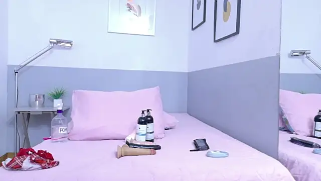 cutepetitee online show from November 4, 7:41 pm