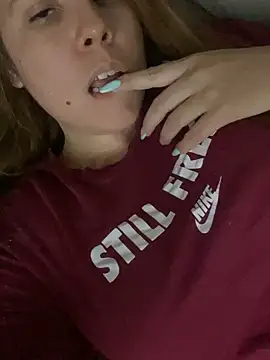 Lazinha18 online show from October 31, 3:30 am