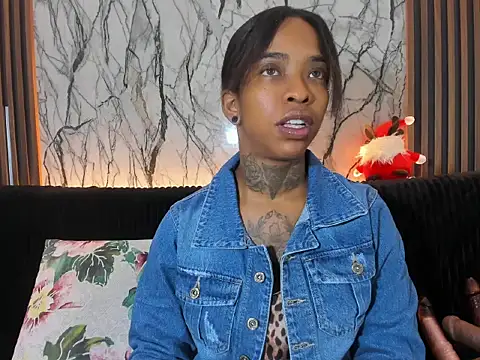 Pauline Fox online show from December 14, 1:33 am