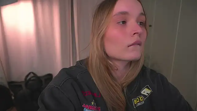 lisa schiele online show from February 4, 9:07 pm