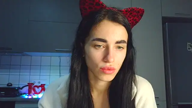 EvaMelnik online show from October 12, 5:15 pm