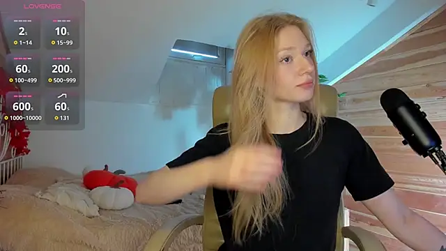 AuroraShoww online show from October 23, 12:33 pm