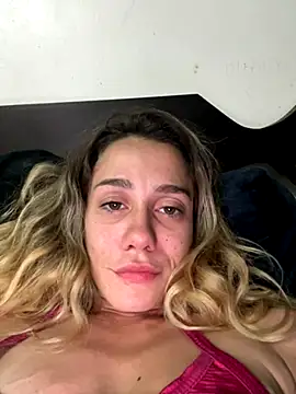 Snapshot of blond-96 chatting on October 24, 1:01 am blond-96 online show from October 24, 1:01 am