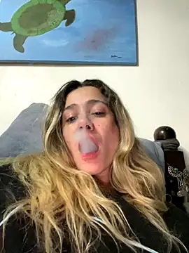 Snapshot of blond-96 chatting on October 31, 9:13 am blond-96 online show from October 31, 9:13 am