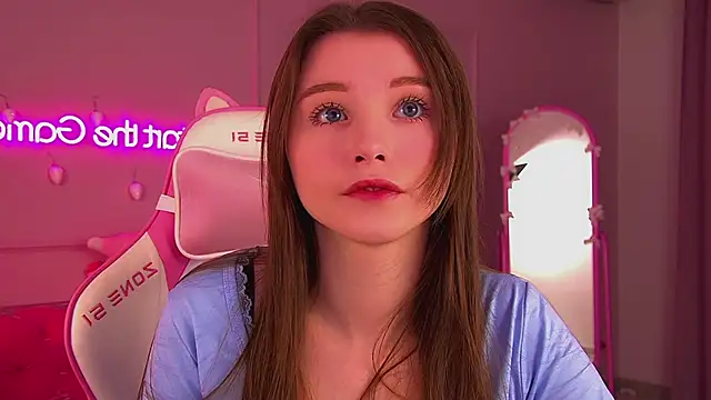 KeiraAsti online show from December 2, 6:10 pm