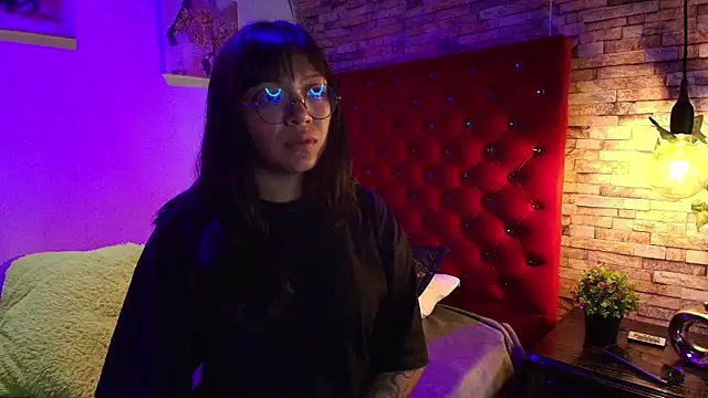 Victoria Thompson1 online show from November 11, 9:01 pm