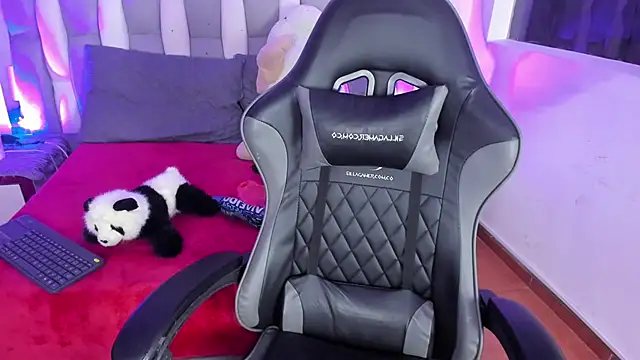 Adaara Rey online show from October 18, 9:05 pm