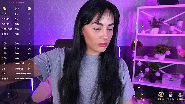 EviLune online show from October 10, 6:07 am