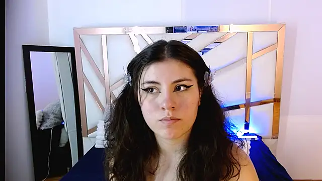 hannia baileys online show from November 22, 1:30 am