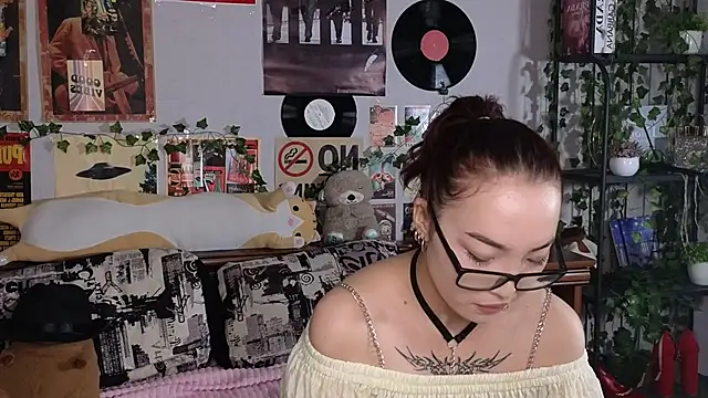 OdetteBiddy online show from November 13, 8:30 pm