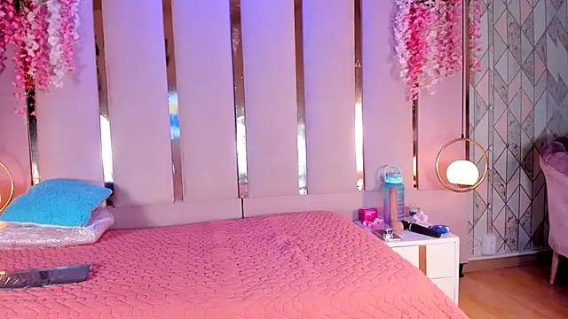 EmmaWilliam1 online show from November 17, 4:13 am