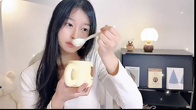 Onechestnut online show from November 6, 12:33 pm