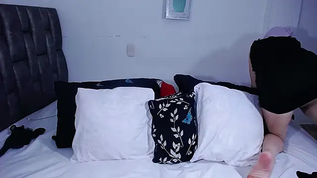   Nahia online show from November 6, 1:50 pm