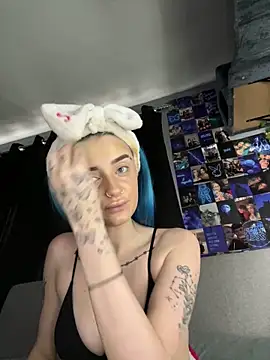 Snapshot of Bluetingx chatting on October 17, 11:24 am Bluetingx online show from October 17, 11:24 am