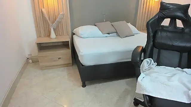 carlina 15 online show from December 5, 1:01 pm