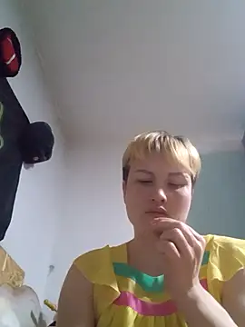 Snapshot of MoonIrene chatting on September 23, 3:10 pm MoonIrene online show from September 23, 3:10 pm