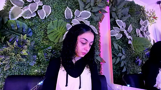 CurlyWeeds online show from October 8, 8:46 pm