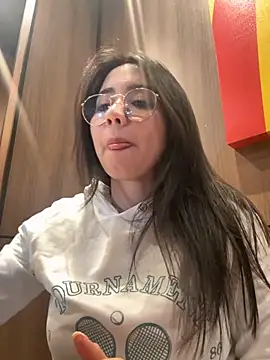 Michelle Zoe online show from October 30, 6:05 am