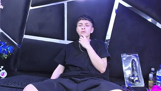 Megan Thompson  online show from December 18, 2:16 am