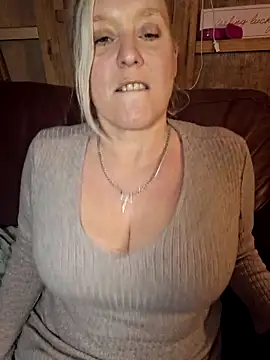 Bouncy-Bella28X online show from December 5, 4:19 pm