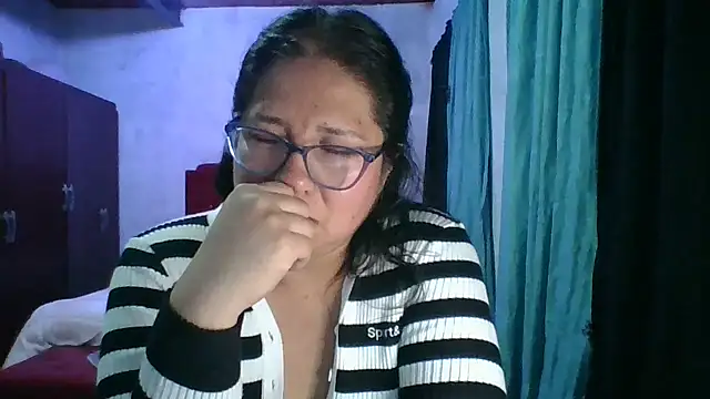 scarlett widow  online show from November 14, 4:01 am