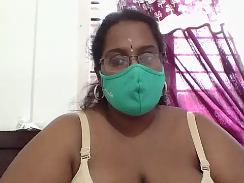 Snapshot of Reena-gowda chatting on October 11, 9:25 am Reena-gowda online show from October 11, 9:25 am