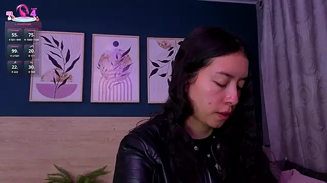 SarahMiler  online show from February 13, 11:45 am