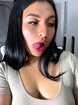 Issa Santana online show from October 11, 7:49 pm