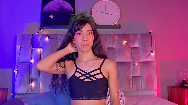 TiffValentinee  online show from October 18, 3:09 am