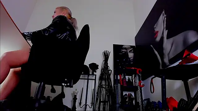 demisweet online show from February 1, 2:10 am