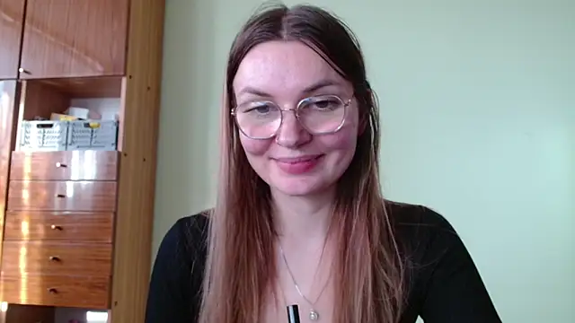 Snapshot of LooveELLYx chatting on October 21, 1:48 pm LooveELLYx online show from October 21, 1:48 pm